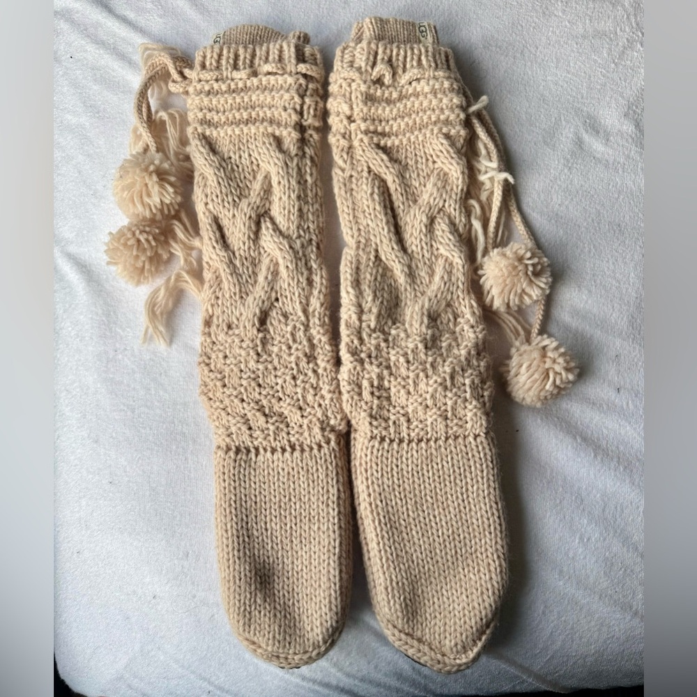 NWT UGG Cream Cozy Slippers XS - S Fits 5-7